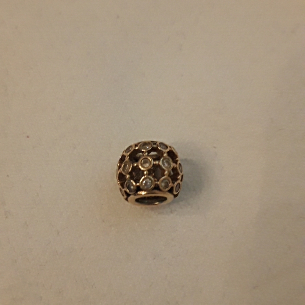 Pandora 14K solid gold "In the spotlight " charm with CZ